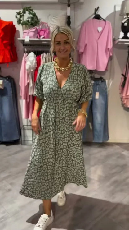 Vestido midi suave con estampado animal